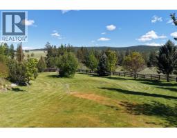 Family room - 6760 Highway 3, Bridesville, BC V0H1B0 Photo 6
