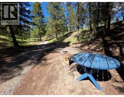 Primary Bedroom - 6760 Highway 3, Bridesville, BC V0H1B0 Photo 12