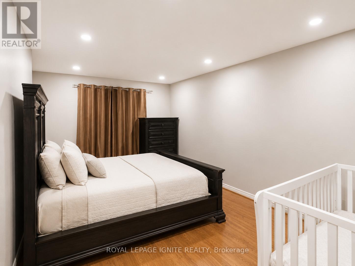 21 HALFMOON SQUARE - 11