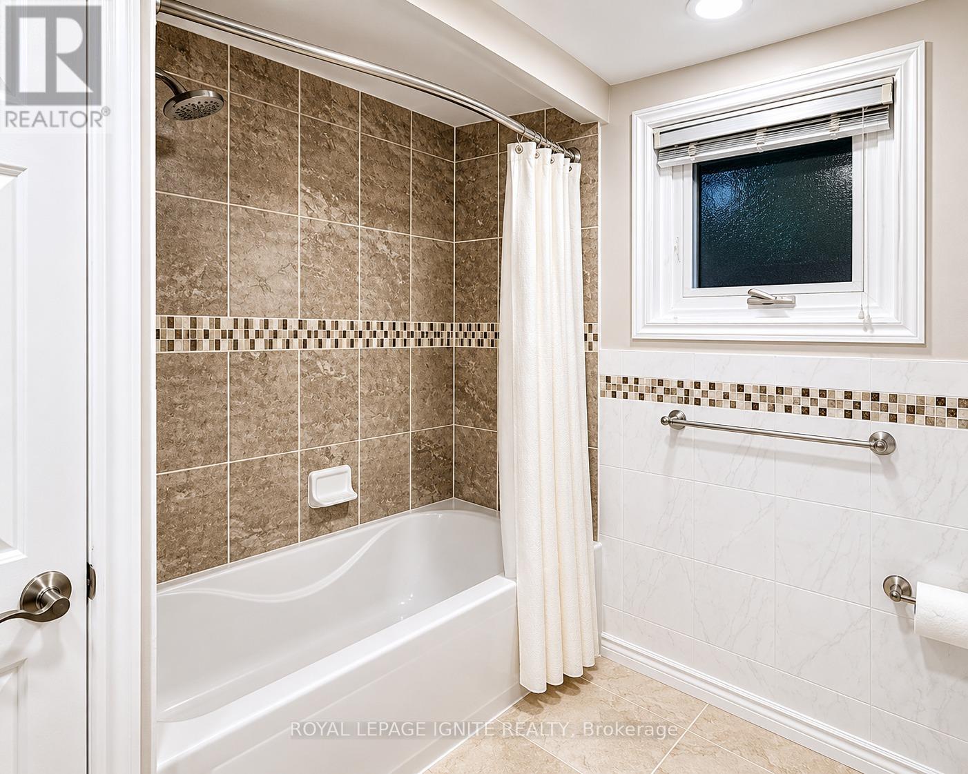 21 HALFMOON SQUARE - 19