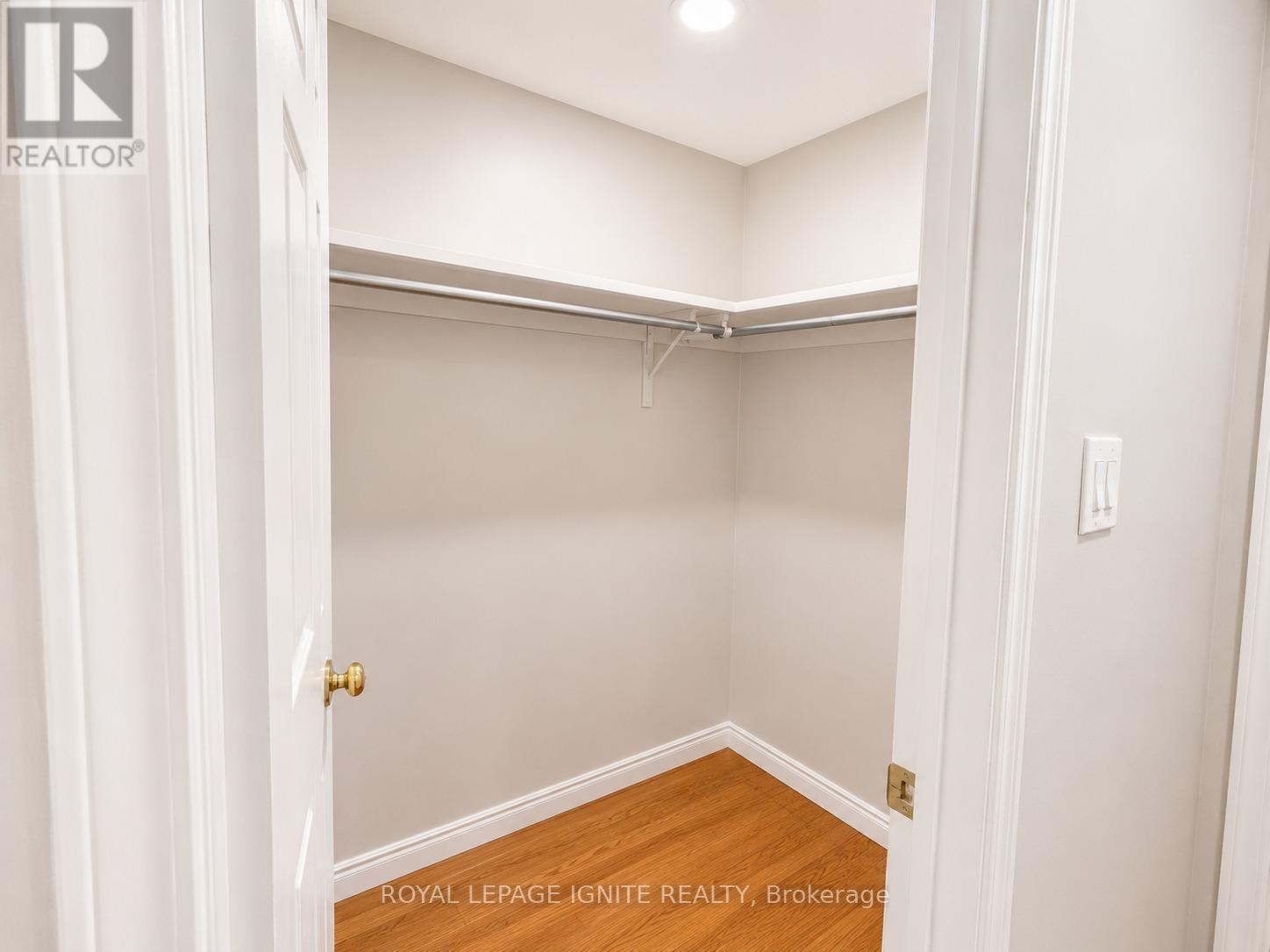 21 HALFMOON SQUARE - 14