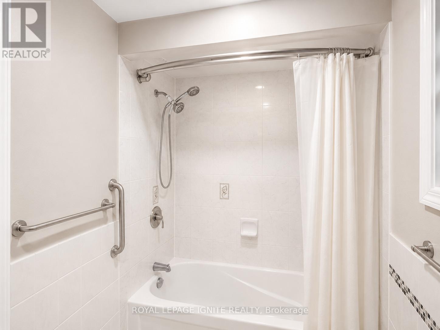 21 HALFMOON SQUARE - 16