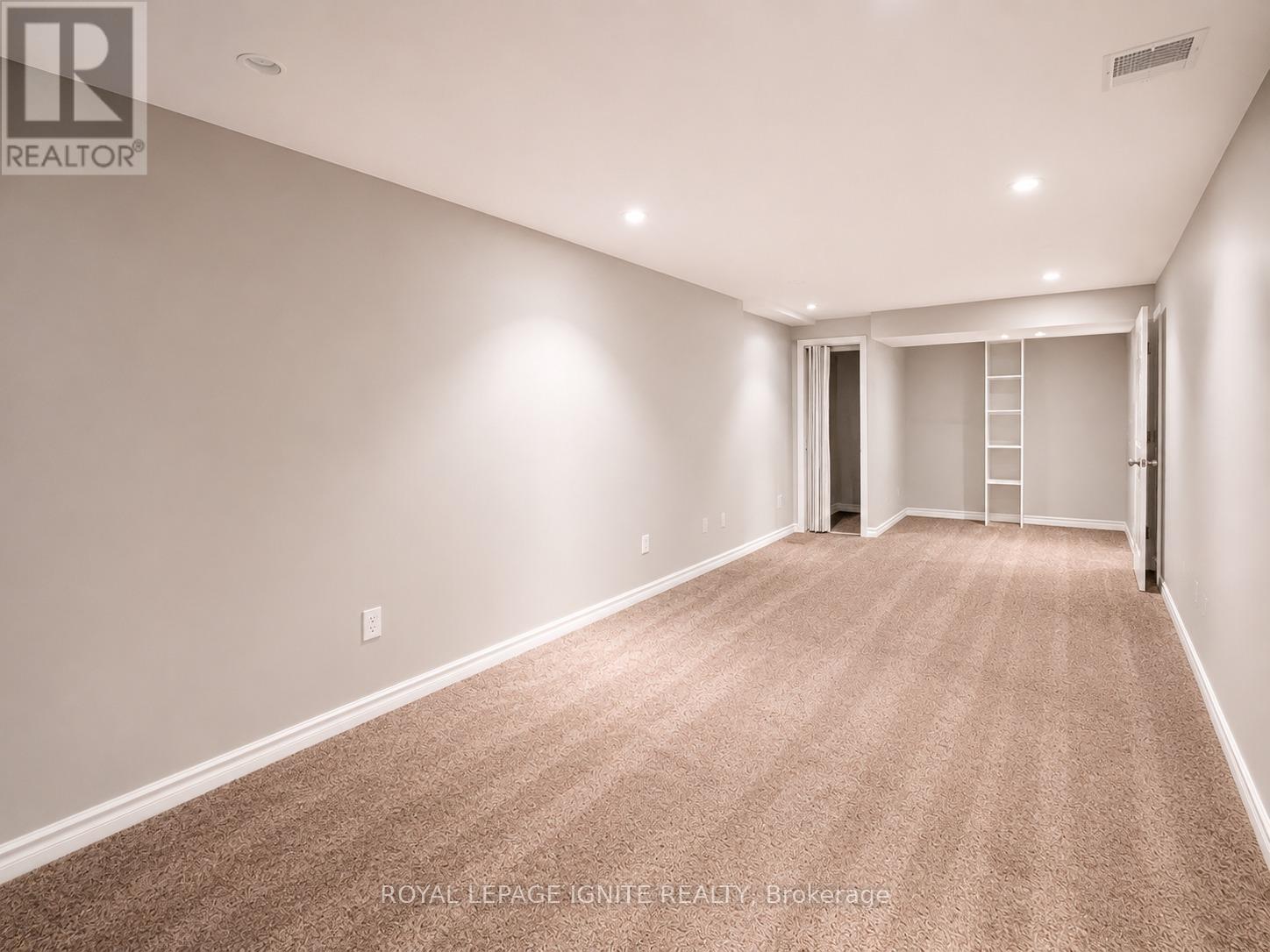 21 HALFMOON SQUARE - 26