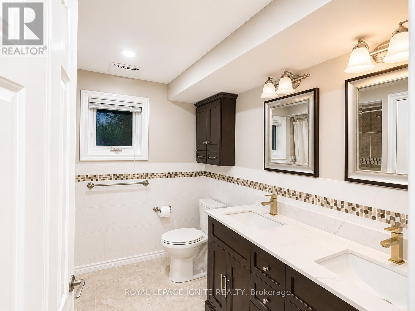 21 HALFMOON SQUARE - 18