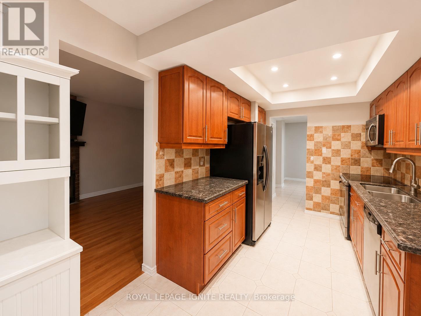 21 HALFMOON SQUARE - 6