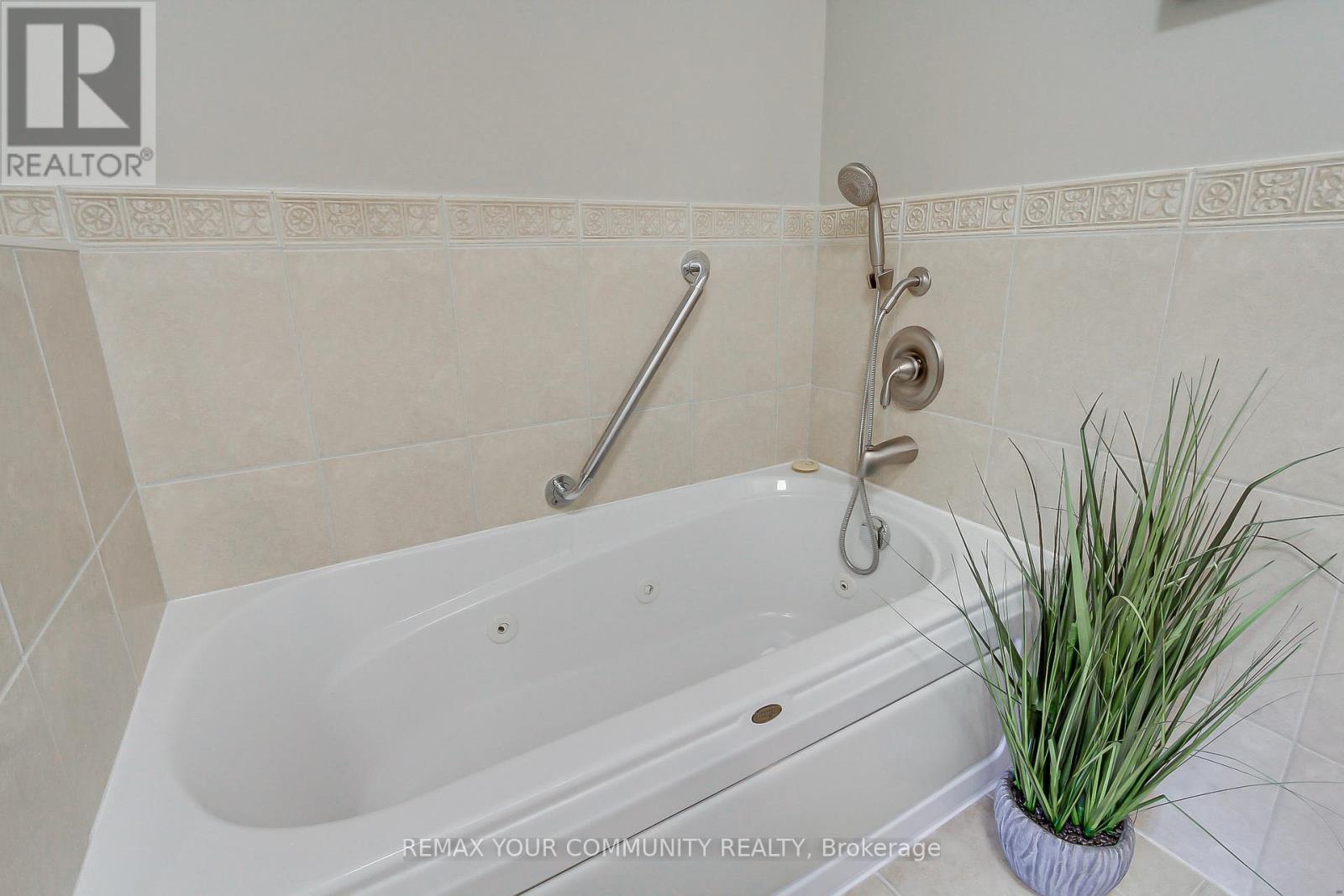 #5 23 REDDINGTON DRIVE - 30