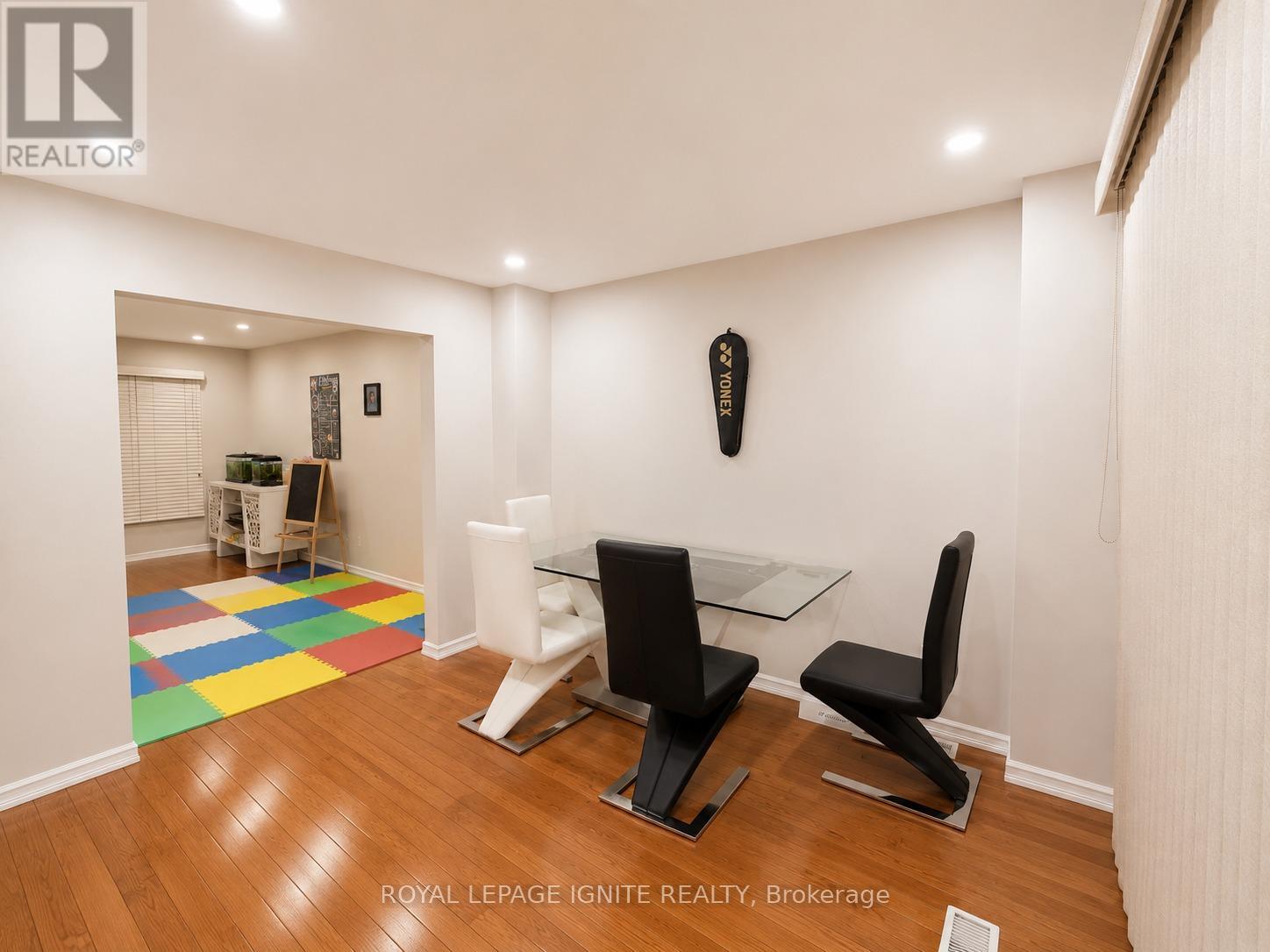 21 HALFMOON SQUARE - 30