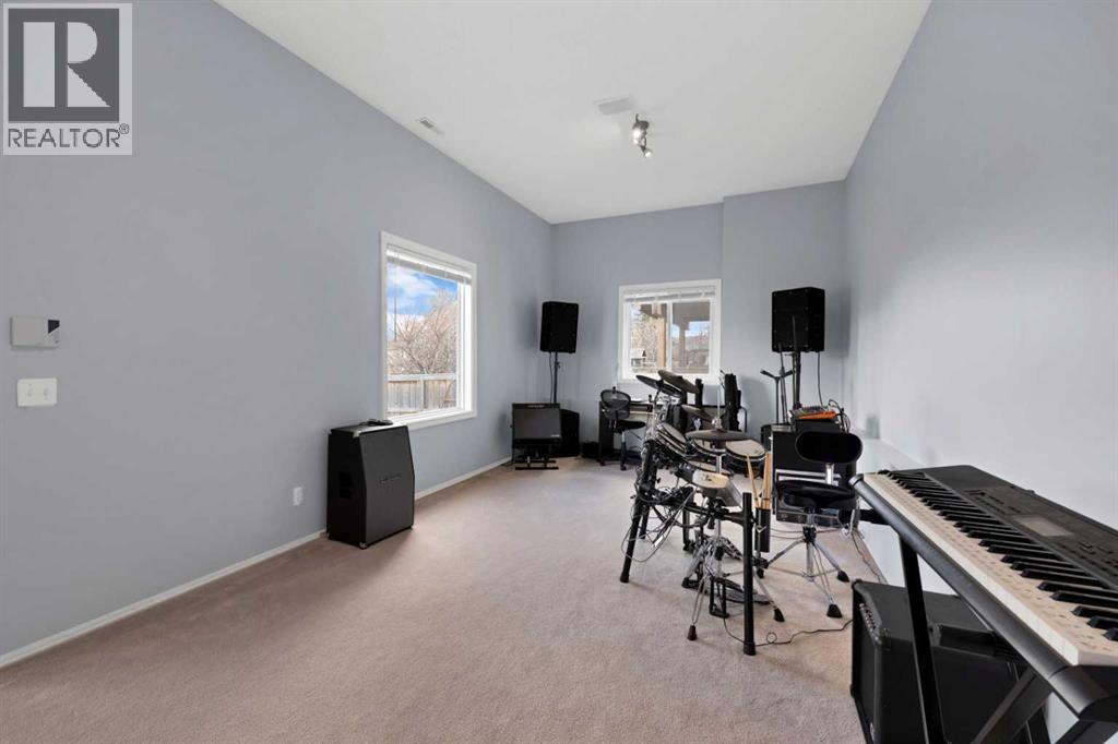 147 Harvest Oak Crescent NE - 23