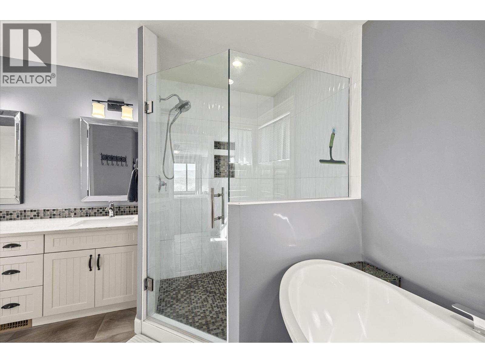  1018 Hume Avenue, Kelowna