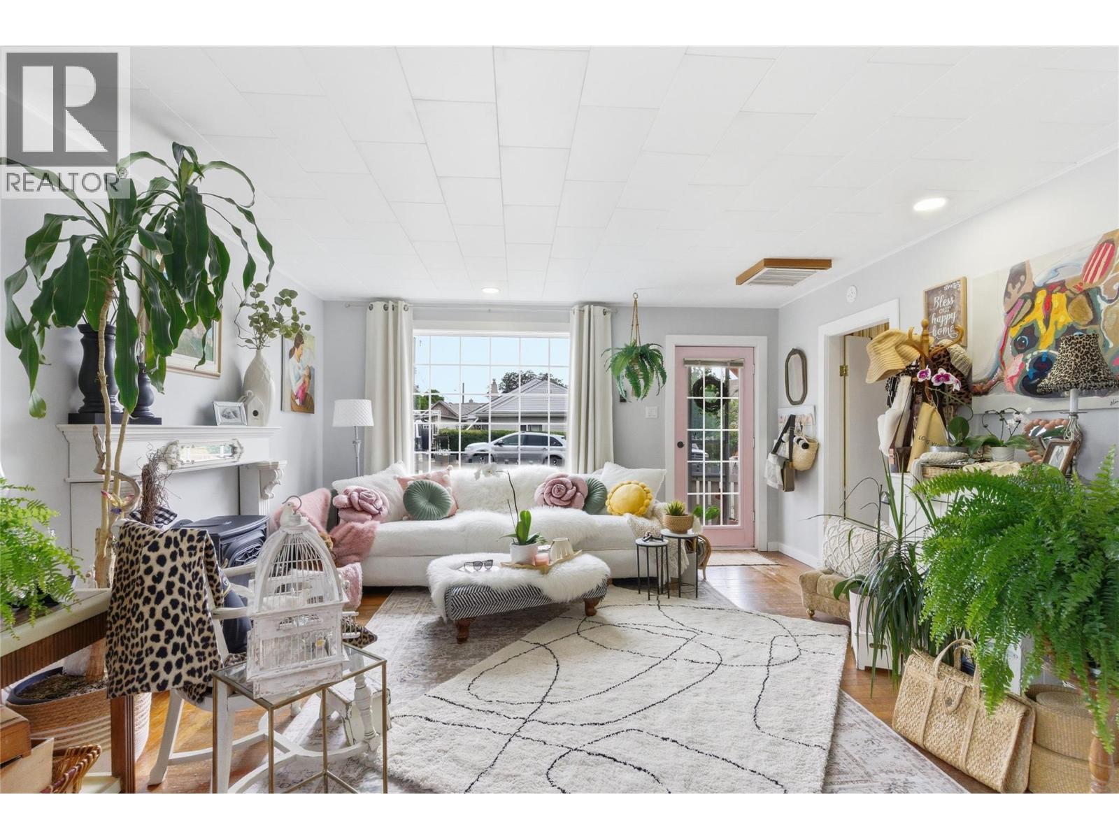 352 5TH Street - 5