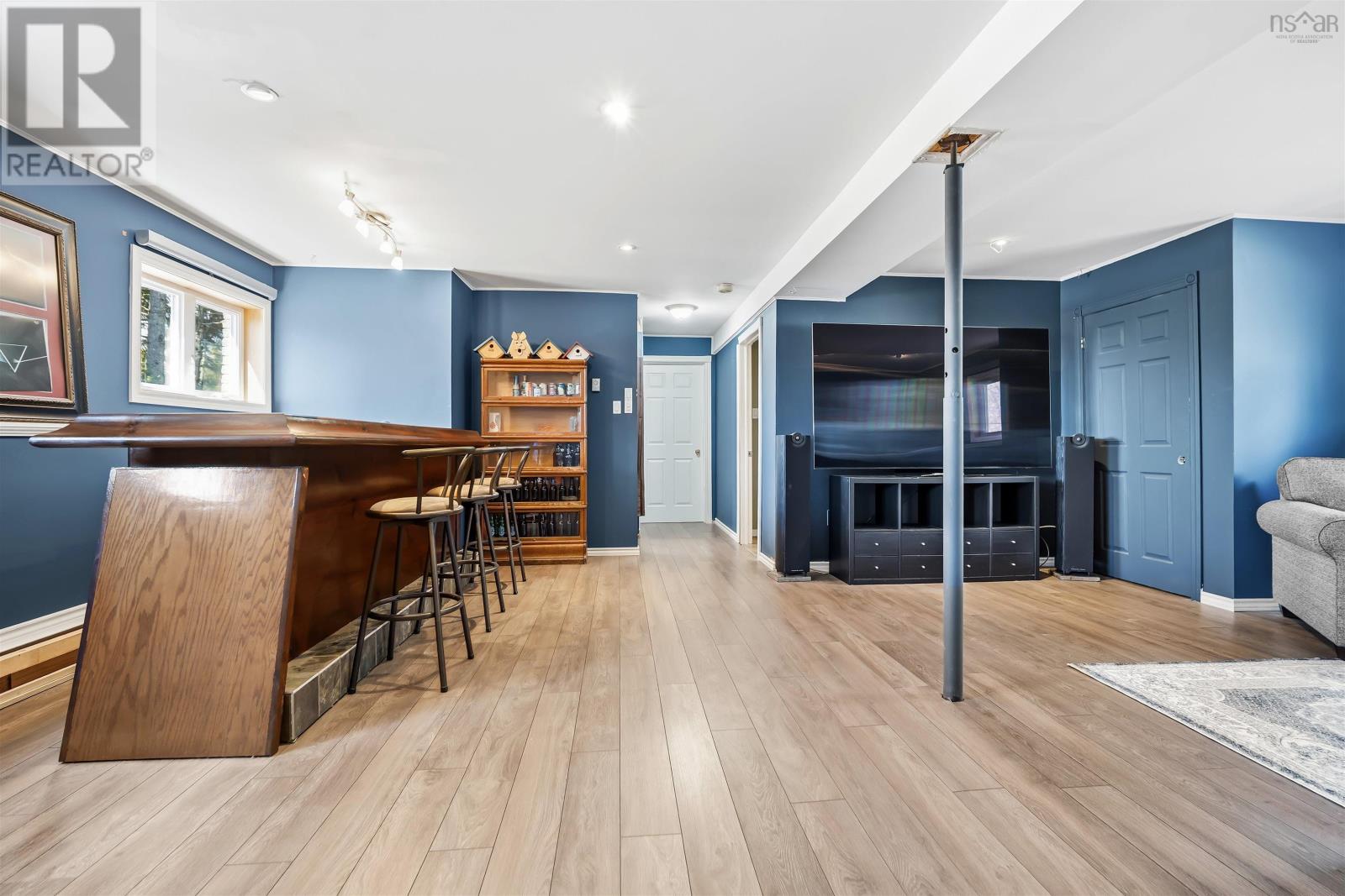 100 Tamarack Drive - 32
