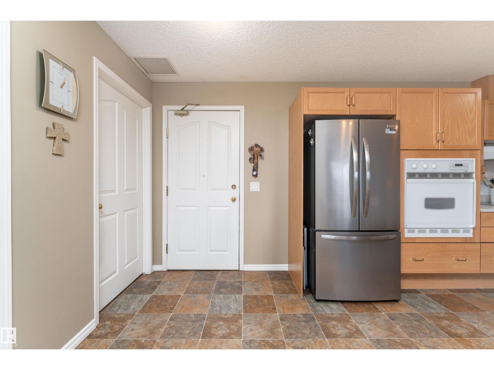 #221 16303 95 ST NW - 4