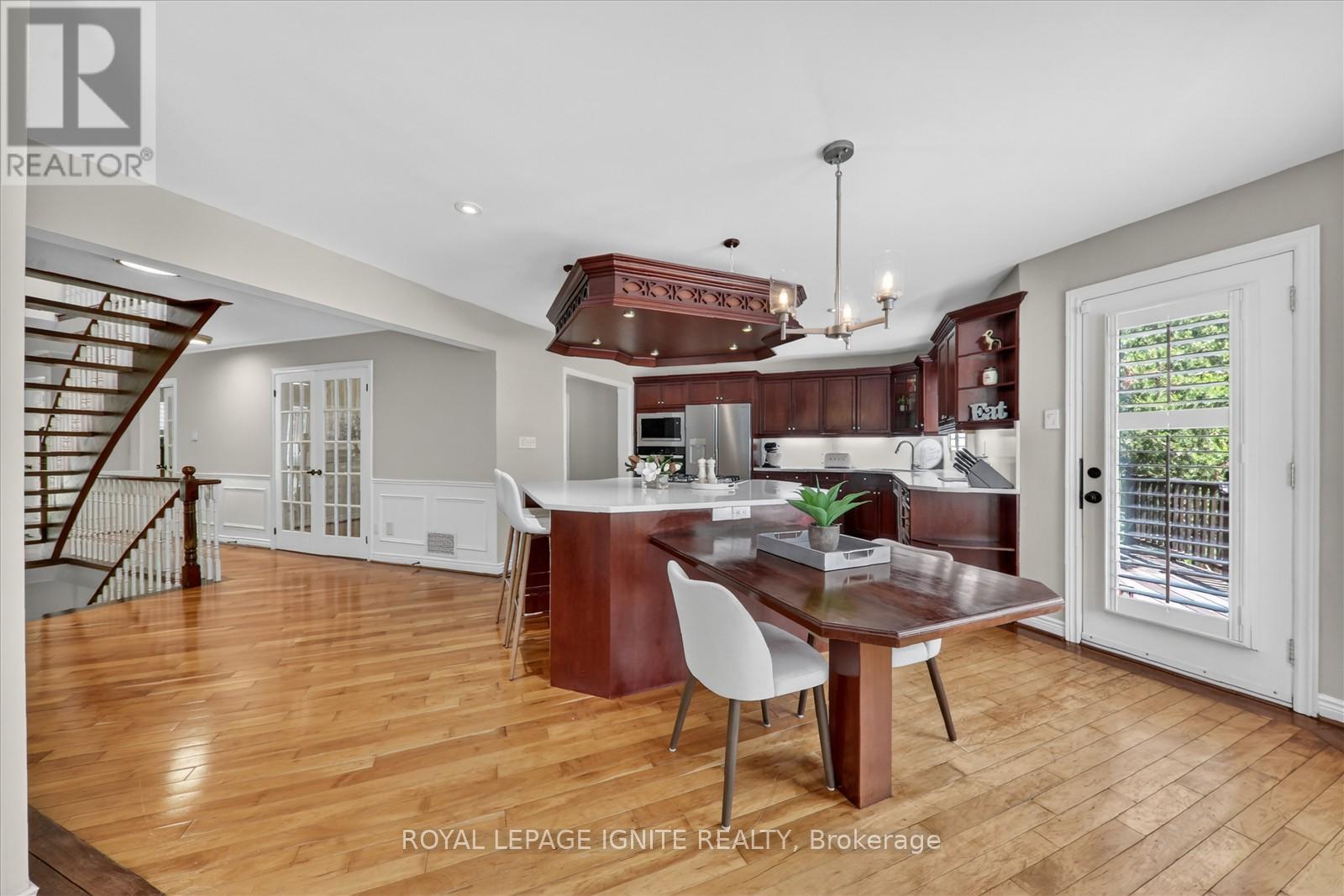 885 BAYLAWN DRIVE - 10