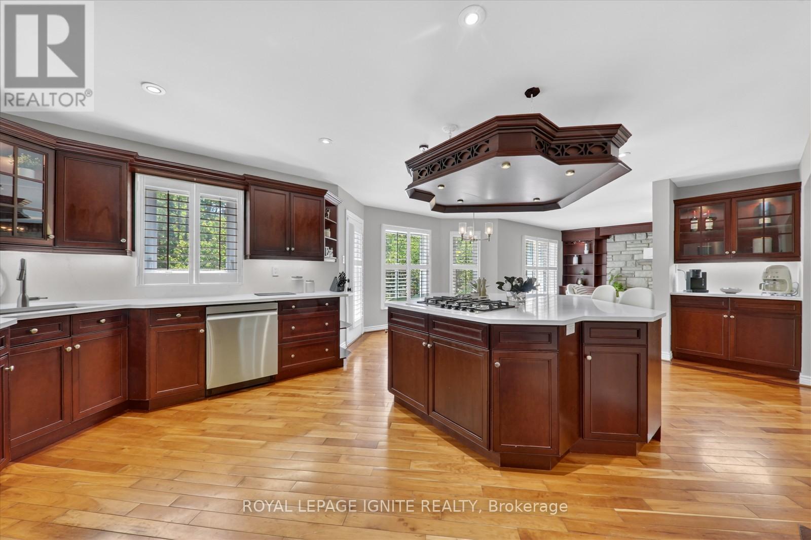 885 BAYLAWN DRIVE - 11