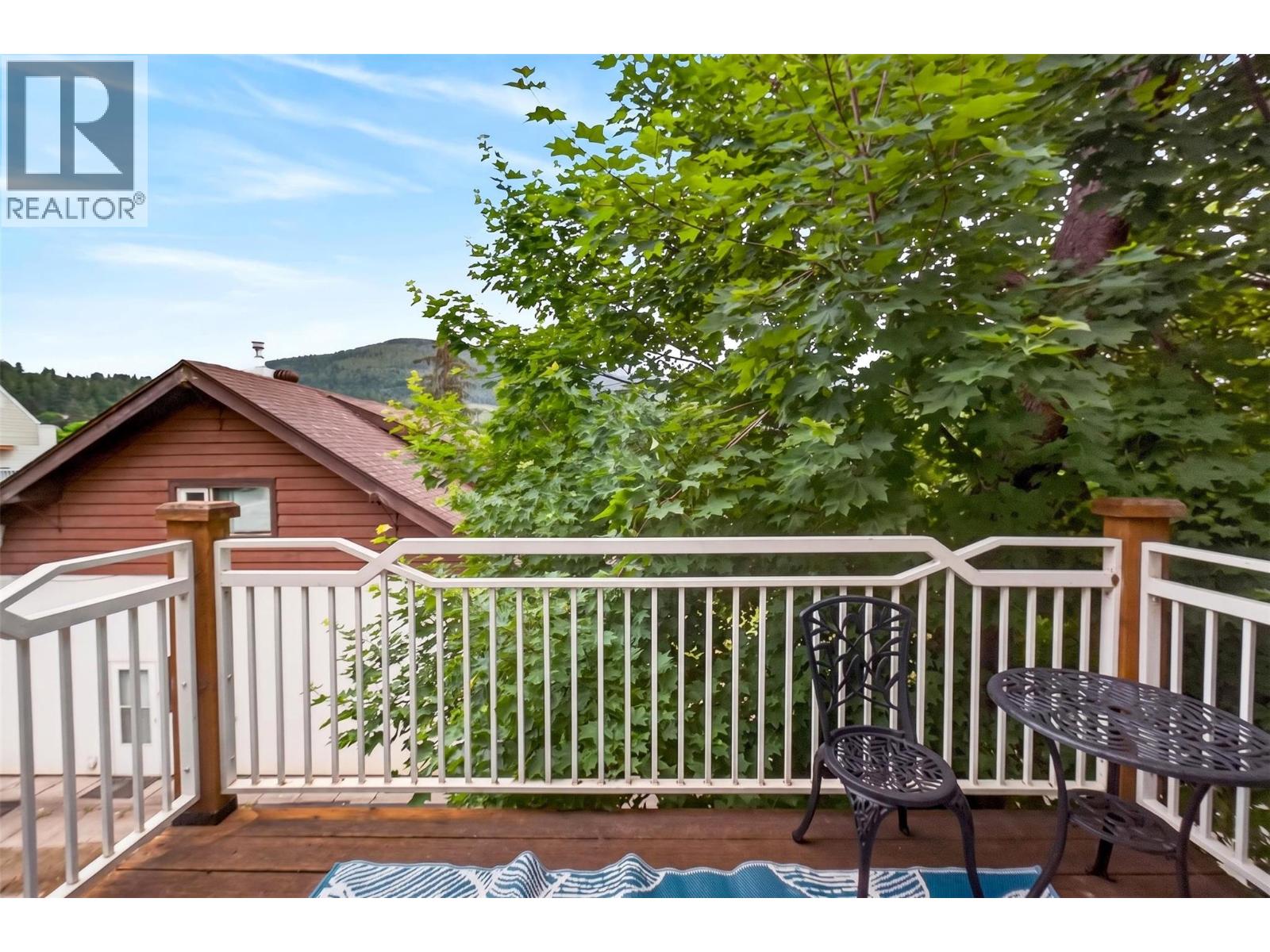 230 Shuswap Street SE - 48