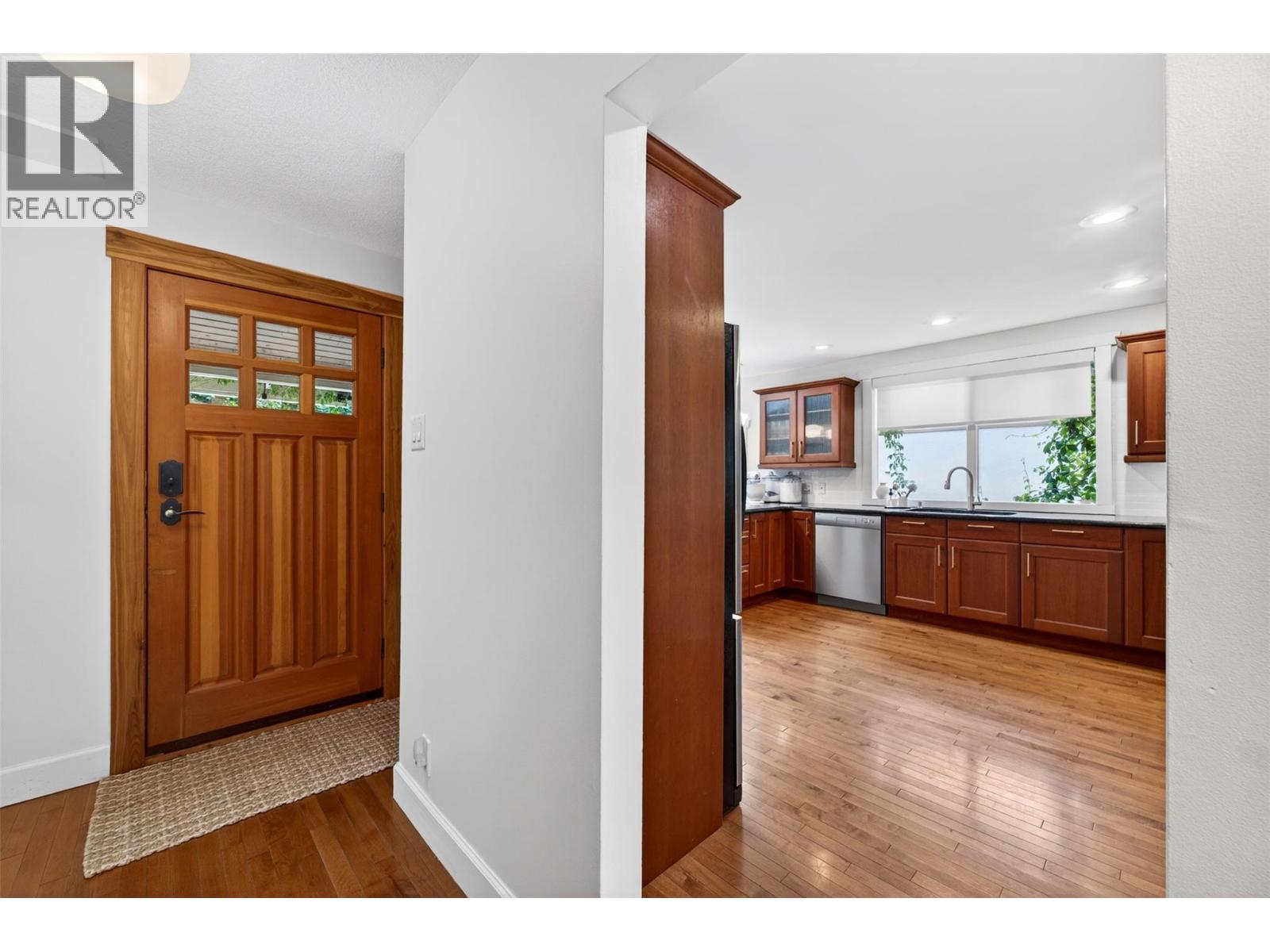 230 Shuswap Street SE - 9