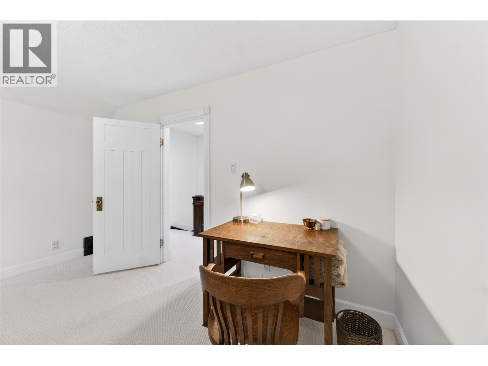 230 Shuswap Street SE - 40