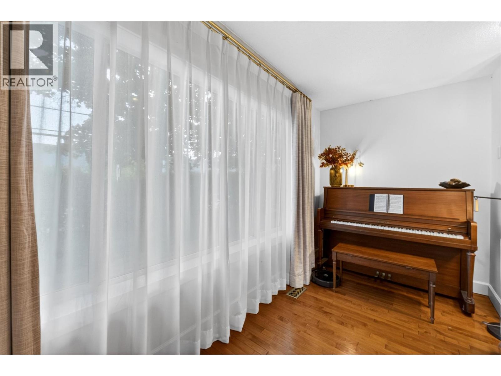 230 Shuswap Street SE - 26