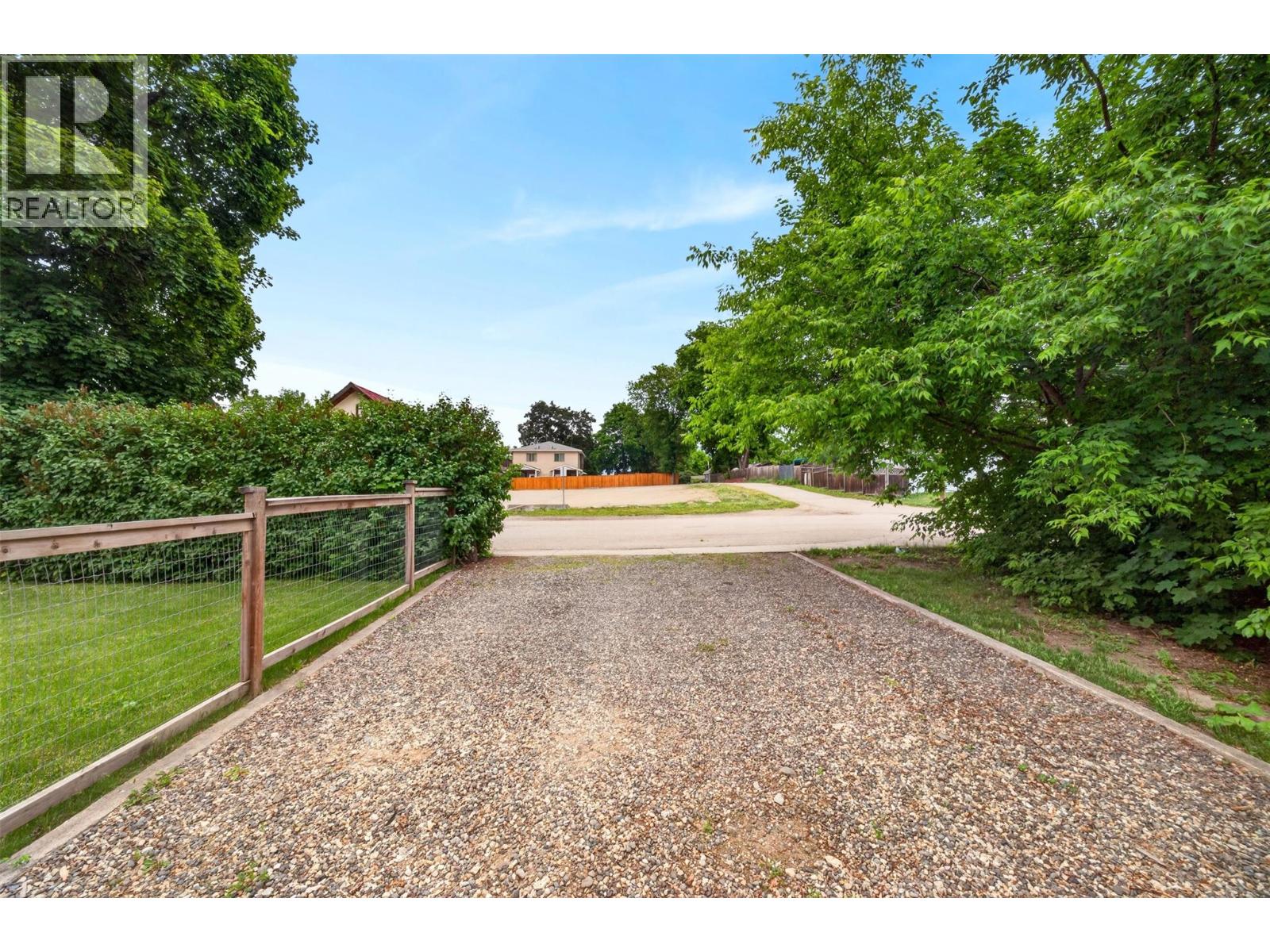 230 Shuswap Street SE - 66