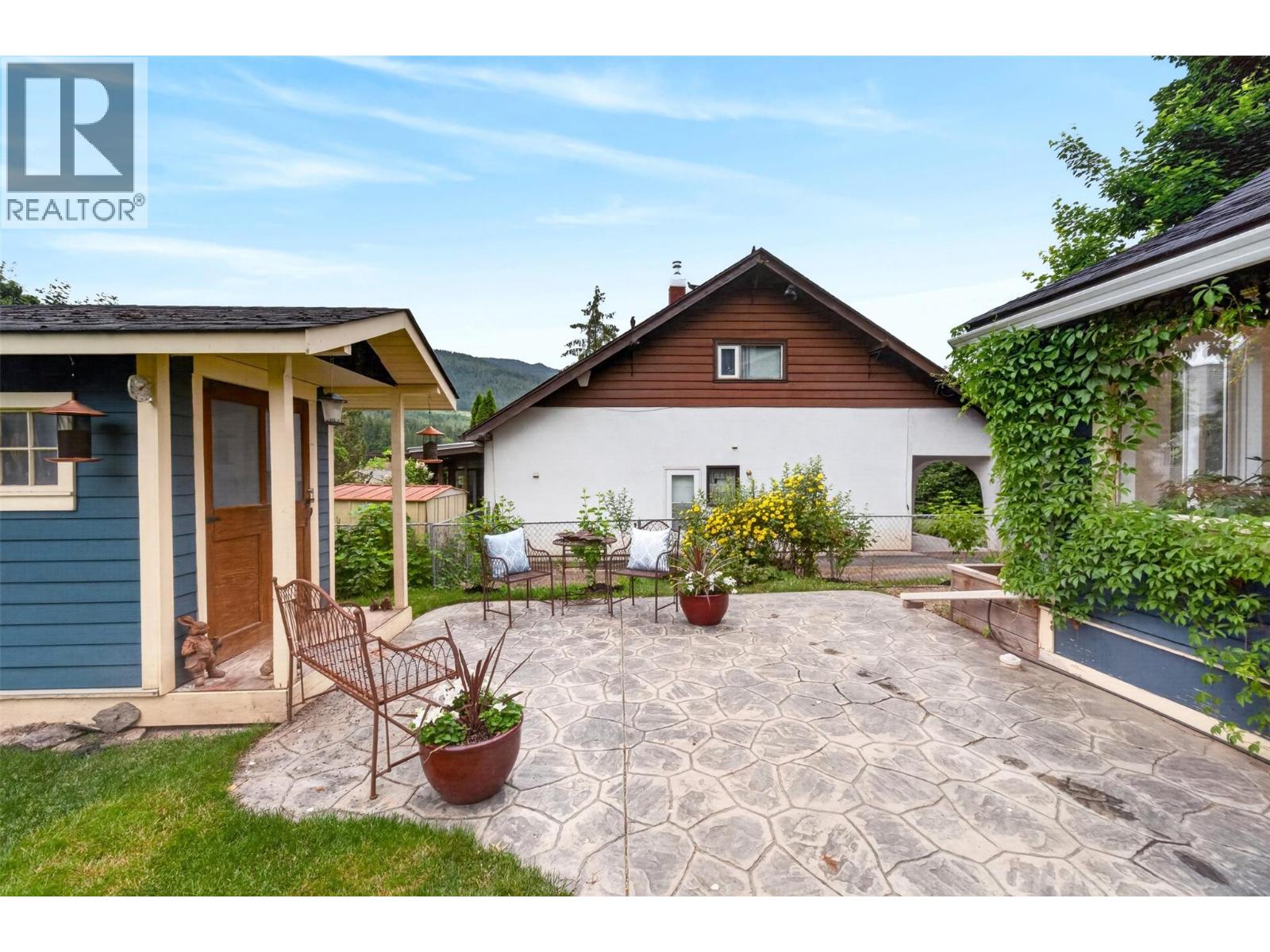 230 Shuswap Street SE - 72