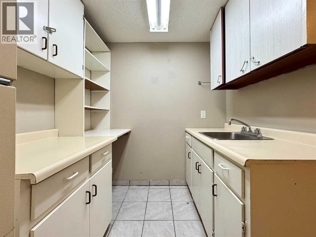 Second Kitchenette