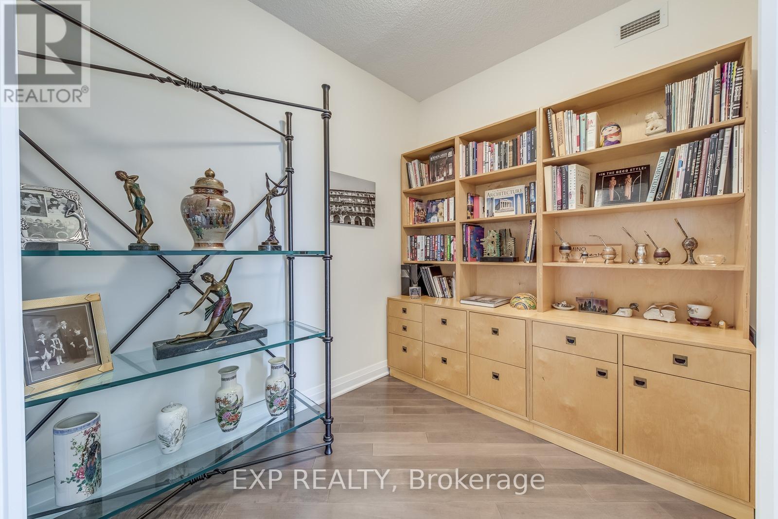 #905 1055 SOUTHDOWN ROAD - 5