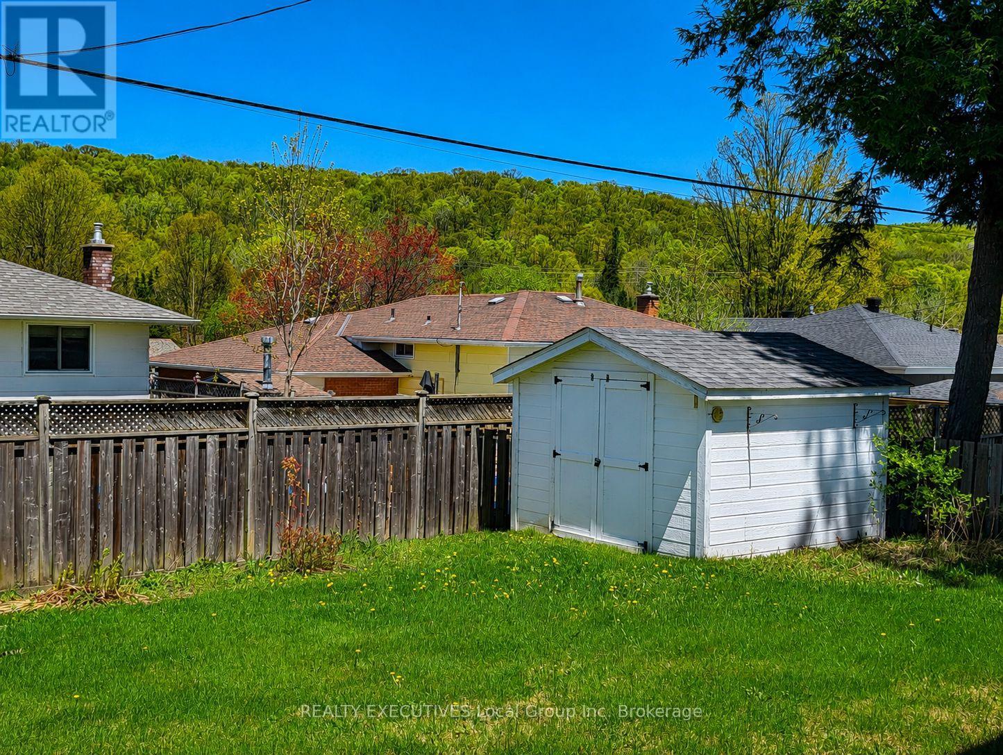 672 NORMAN AVENUE - 16