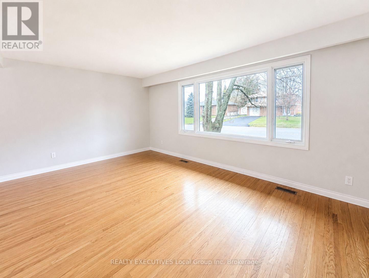 672 NORMAN AVENUE - 21
