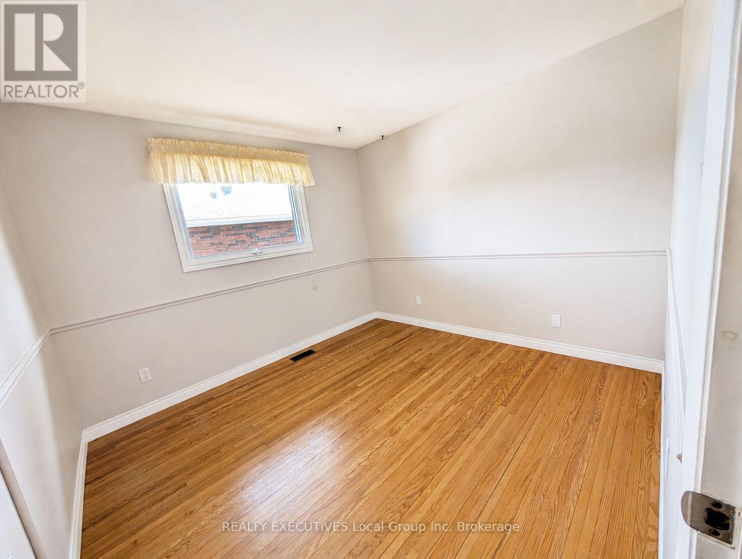 672 NORMAN AVENUE - 25