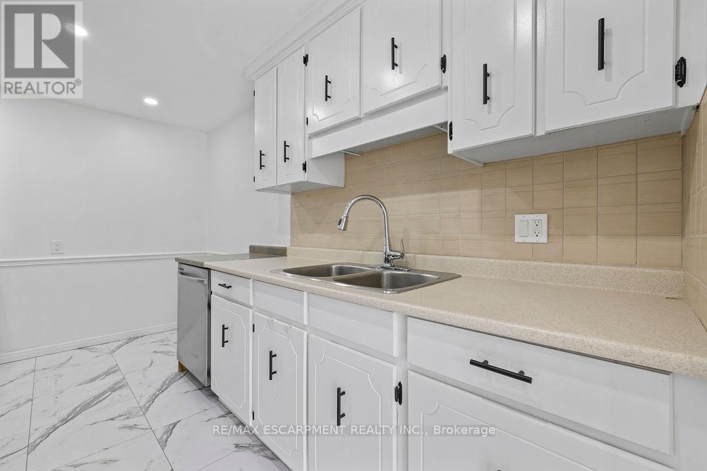 24 TARA CRESCENT - 21