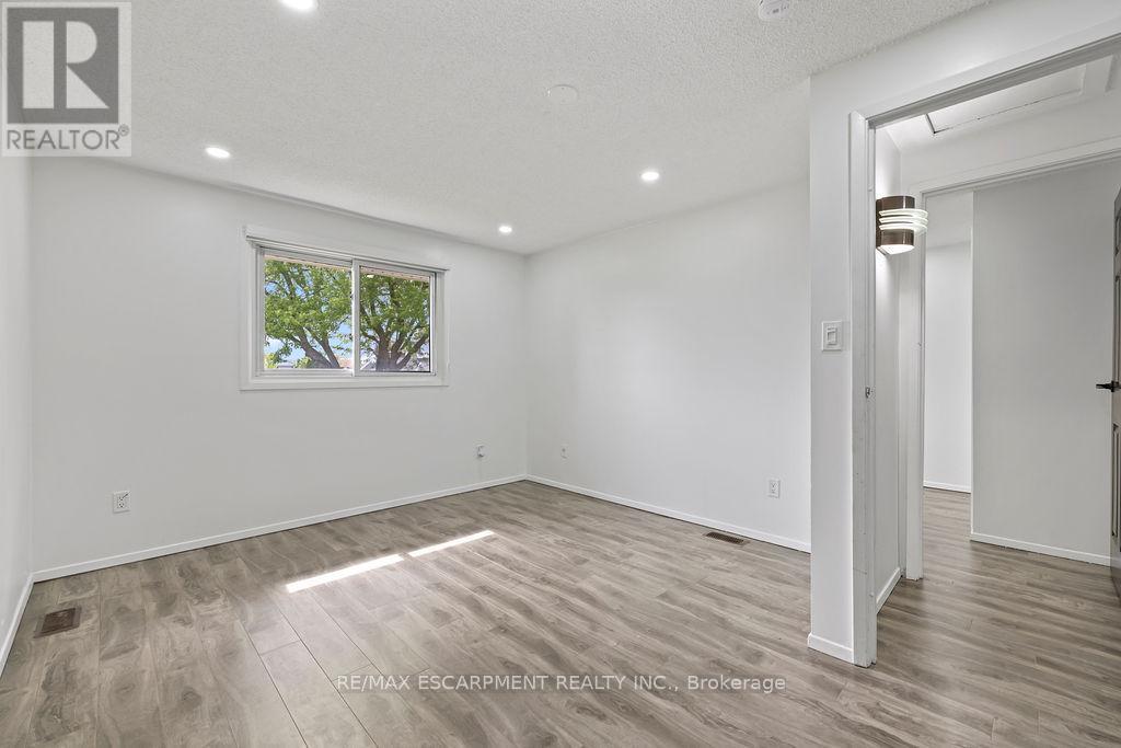 24 TARA CRESCENT - 28