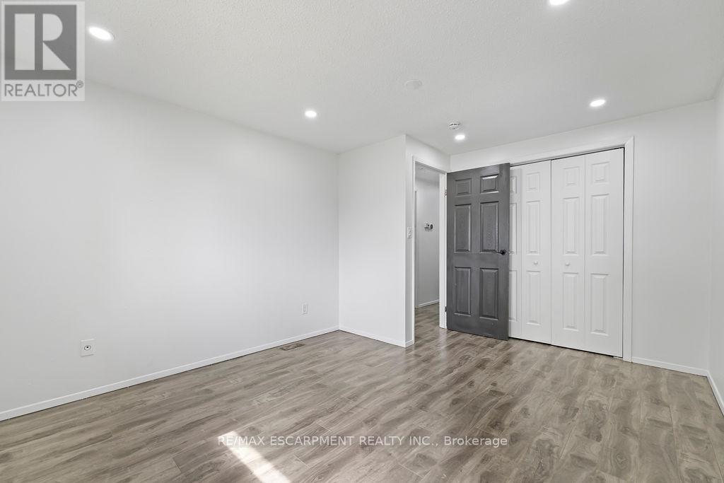 24 TARA CRESCENT - 29