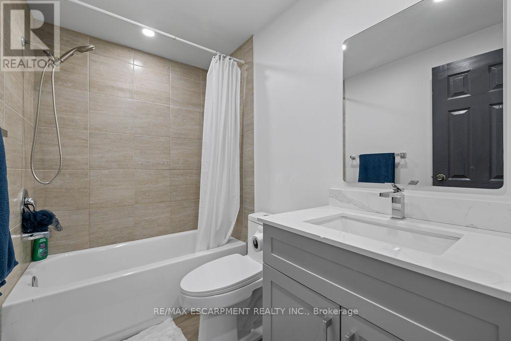 24 TARA CRESCENT - 30