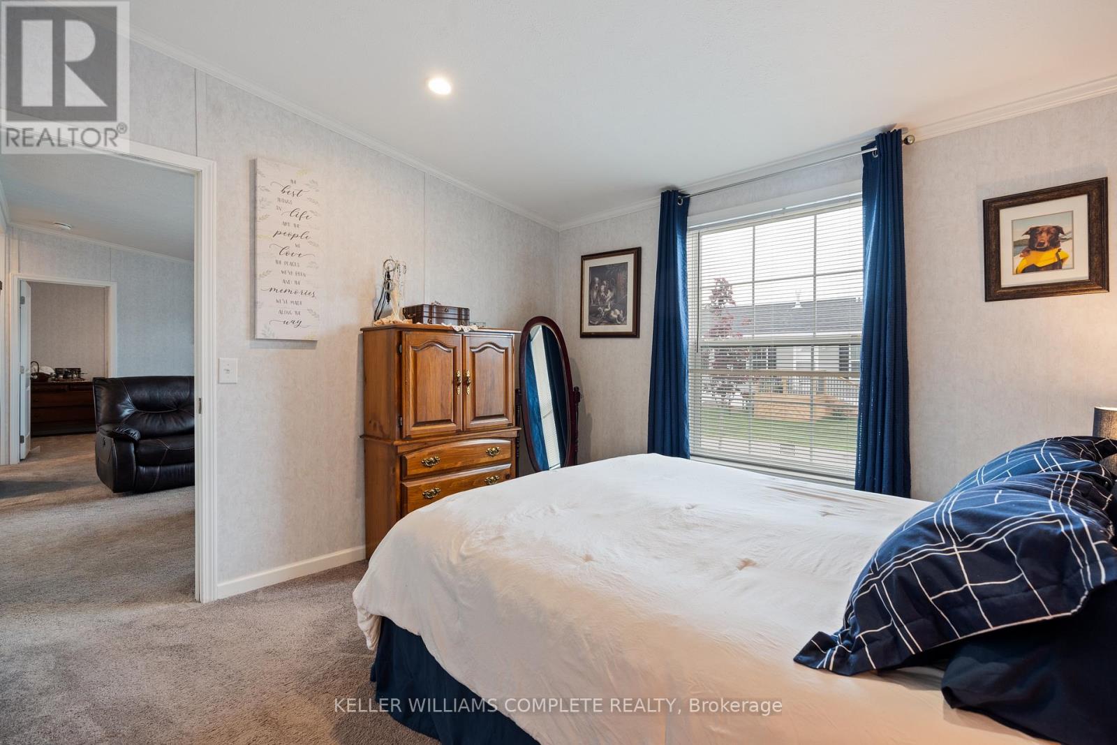 22 COPPER BEECH DRIVE - 12