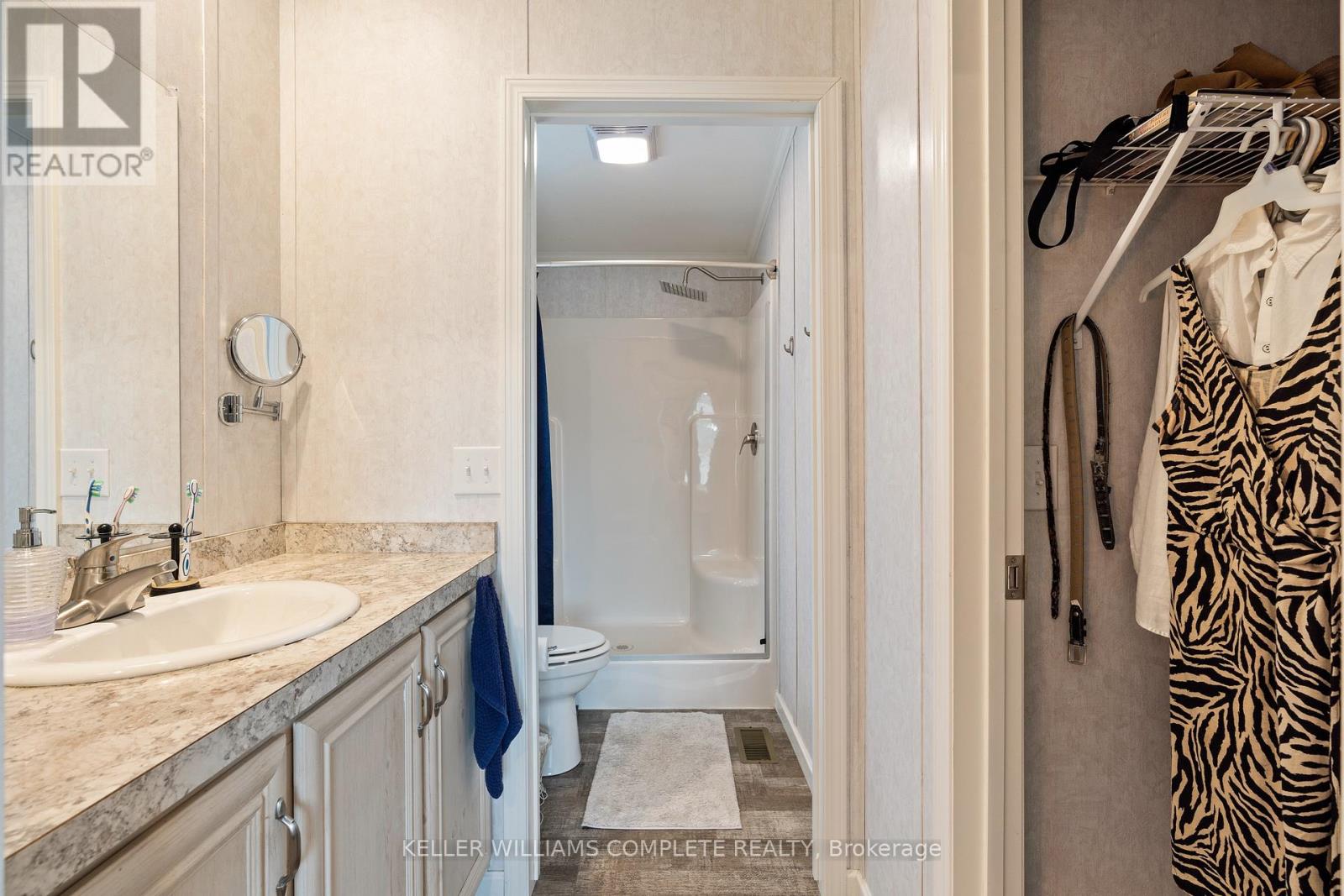 22 COPPER BEECH DRIVE - 13
