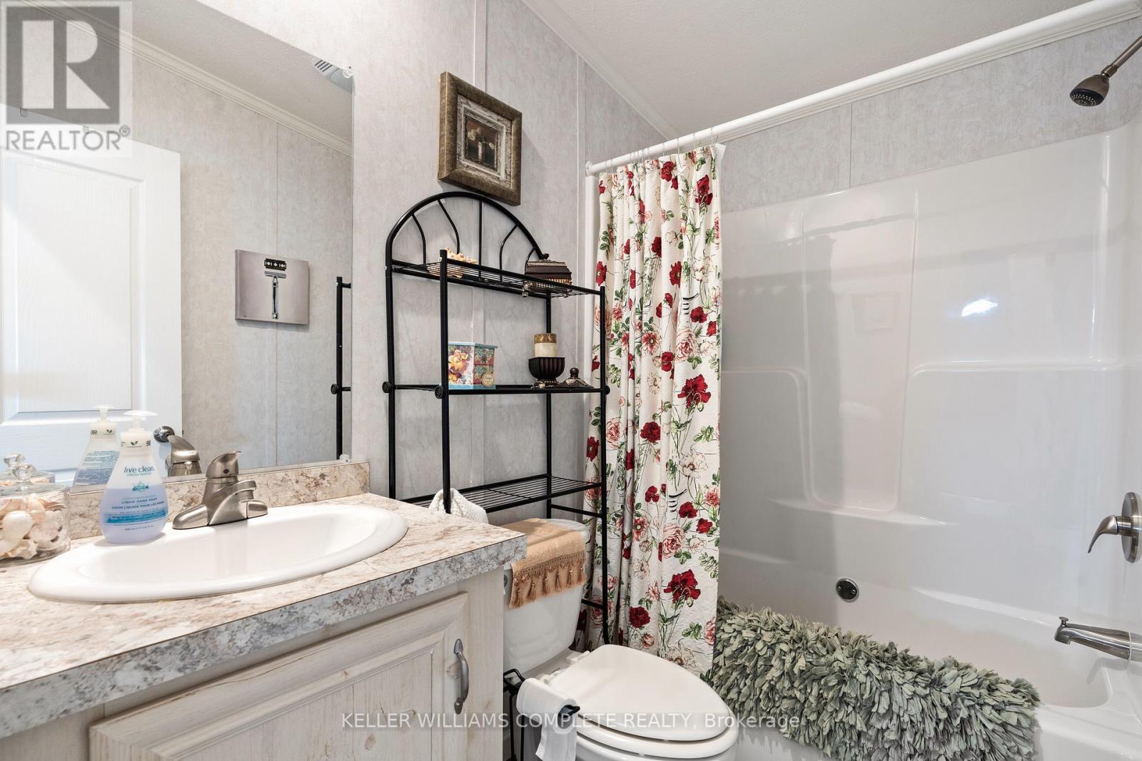 22 COPPER BEECH DRIVE - 18