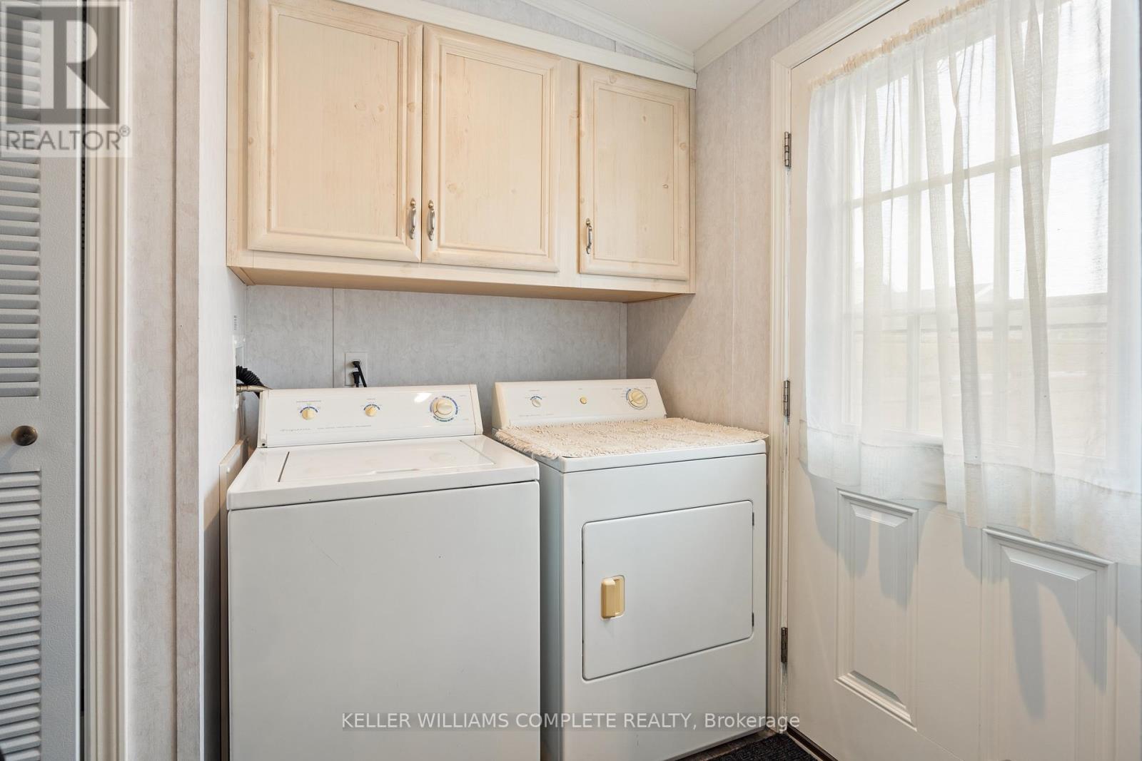 22 COPPER BEECH DRIVE - 19