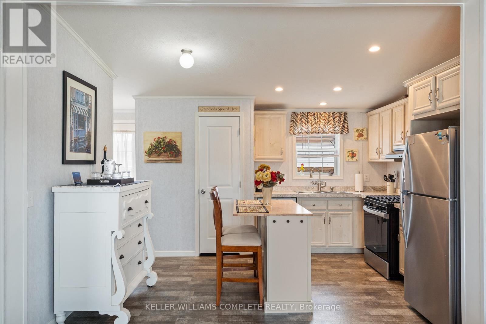 22 COPPER BEECH DRIVE - 6