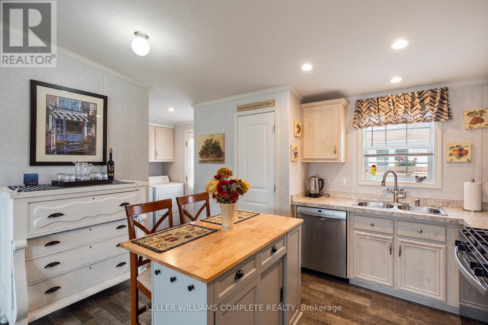 22 COPPER BEECH DRIVE - 8