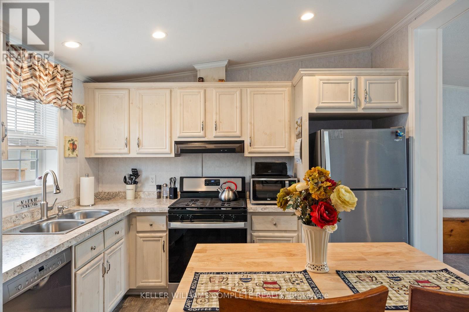 22 COPPER BEECH DRIVE - 9