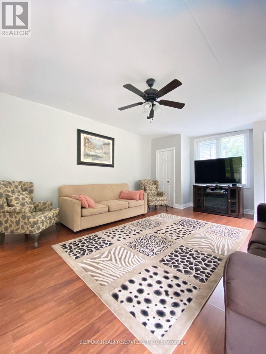 4870 MAPLEVIEW CRESCENT - 12