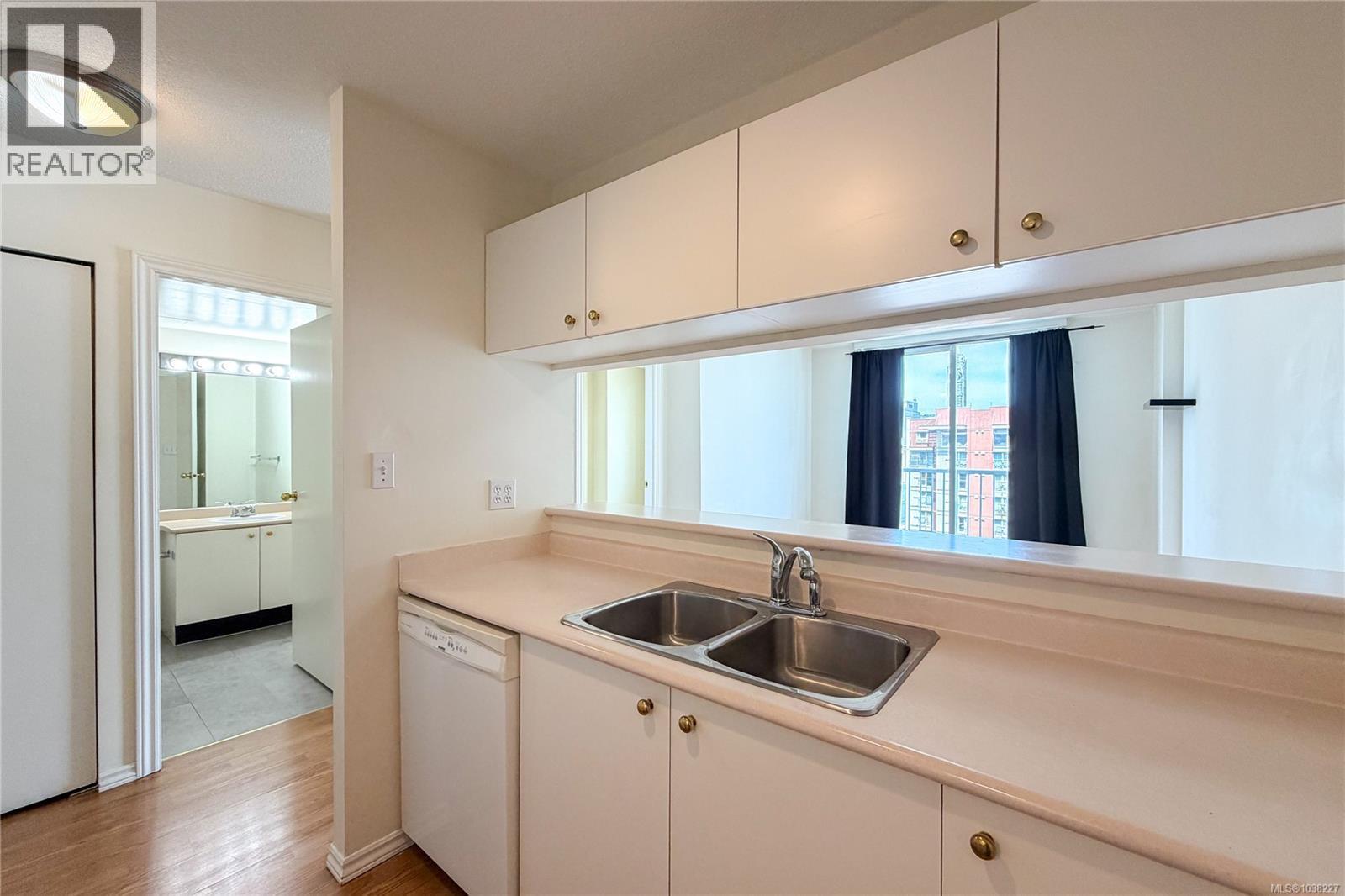#703 835 View St - 21