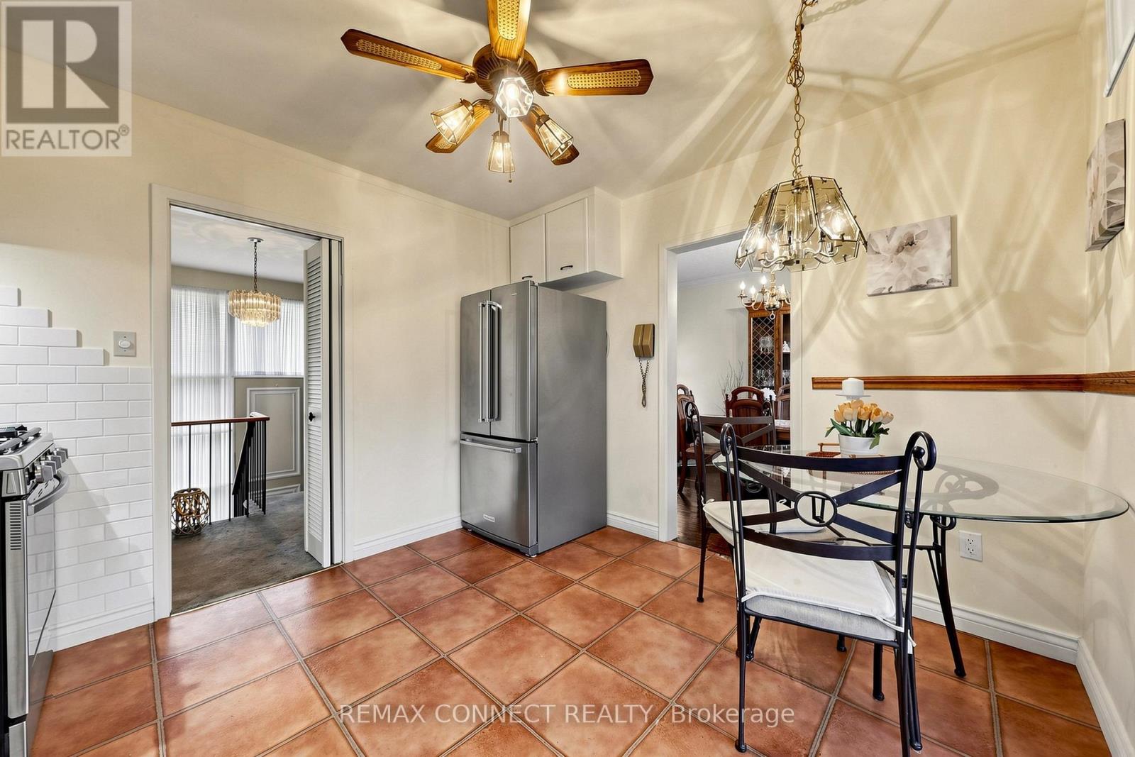 22 WOODGROVE DRIVE - 13
