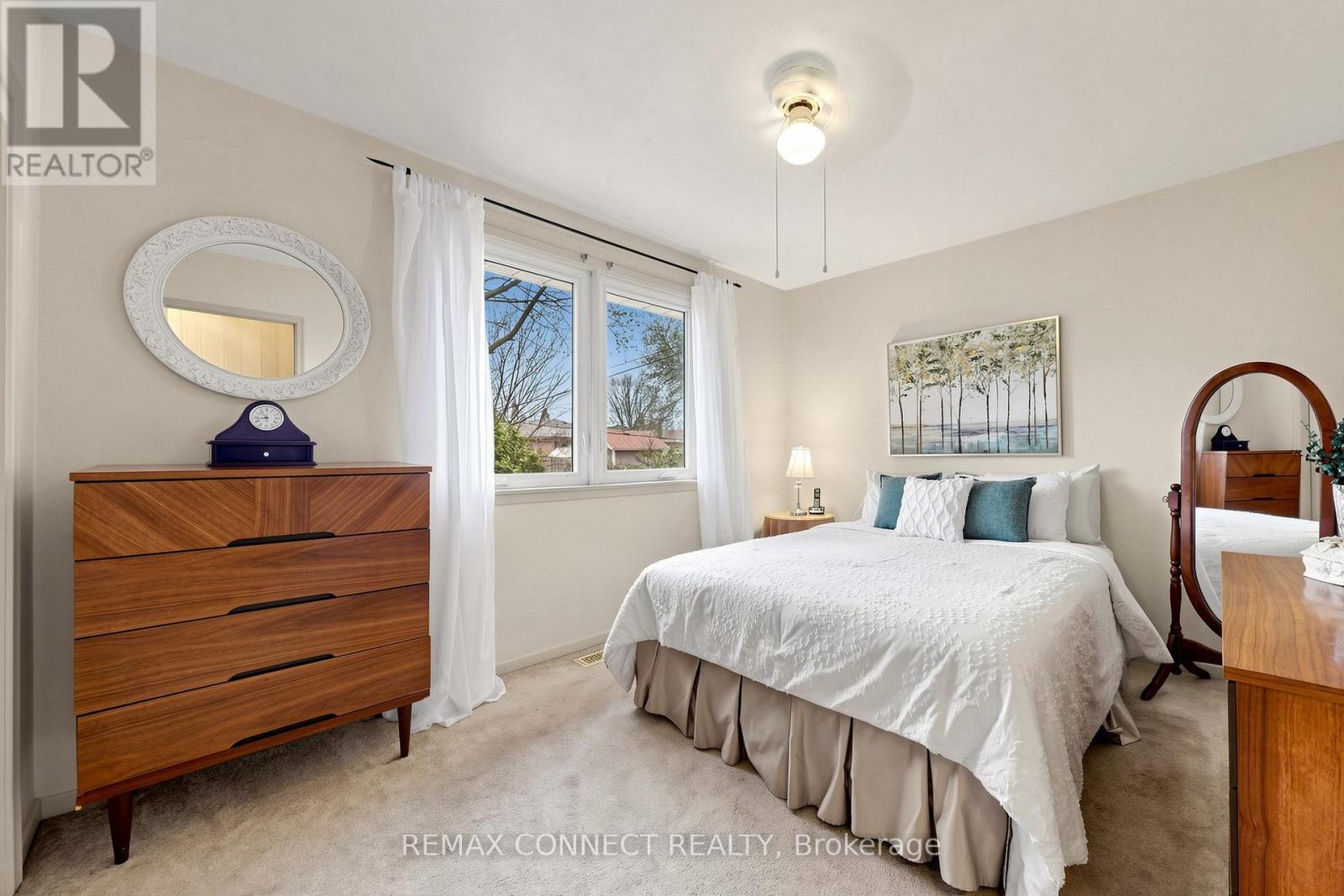 22 WOODGROVE DRIVE - 17