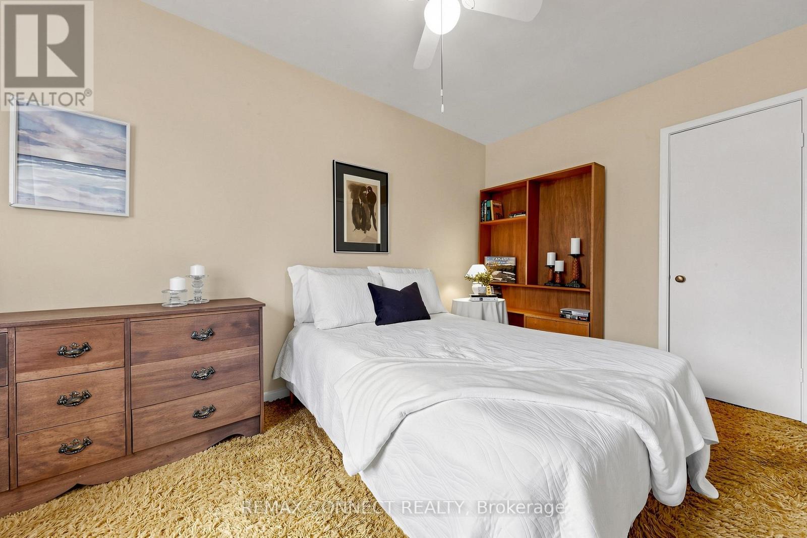22 WOODGROVE DRIVE - 21