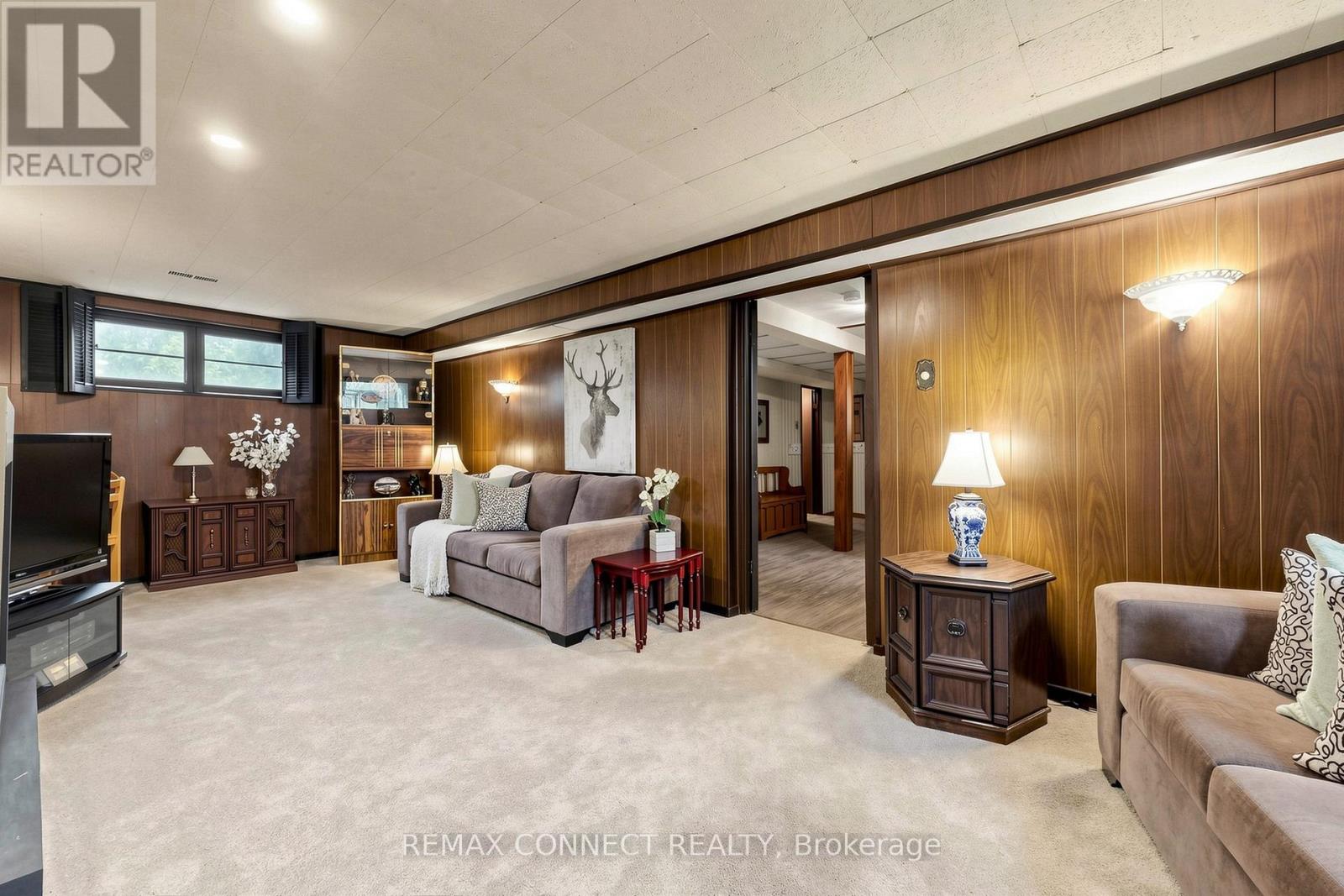 22 WOODGROVE DRIVE - 32