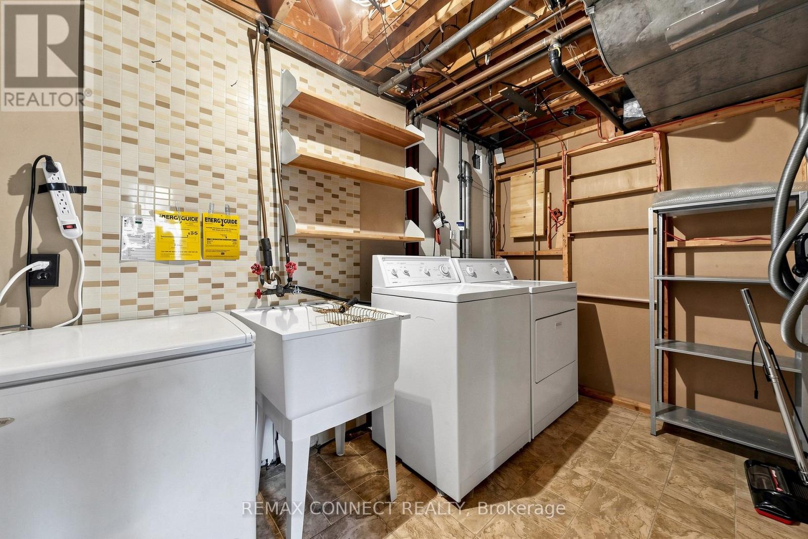 22 WOODGROVE DRIVE - 37