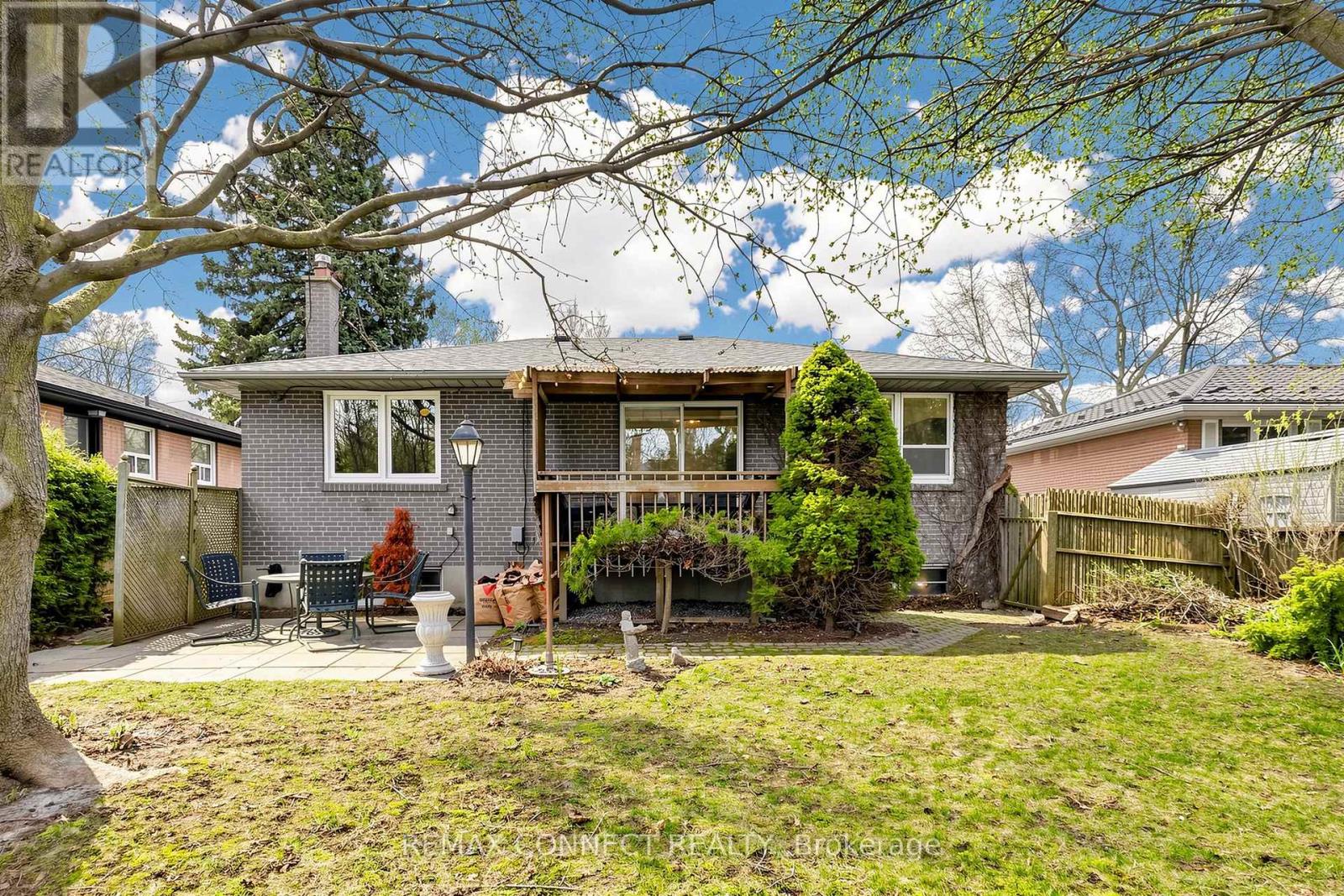 22 WOODGROVE DRIVE - 42