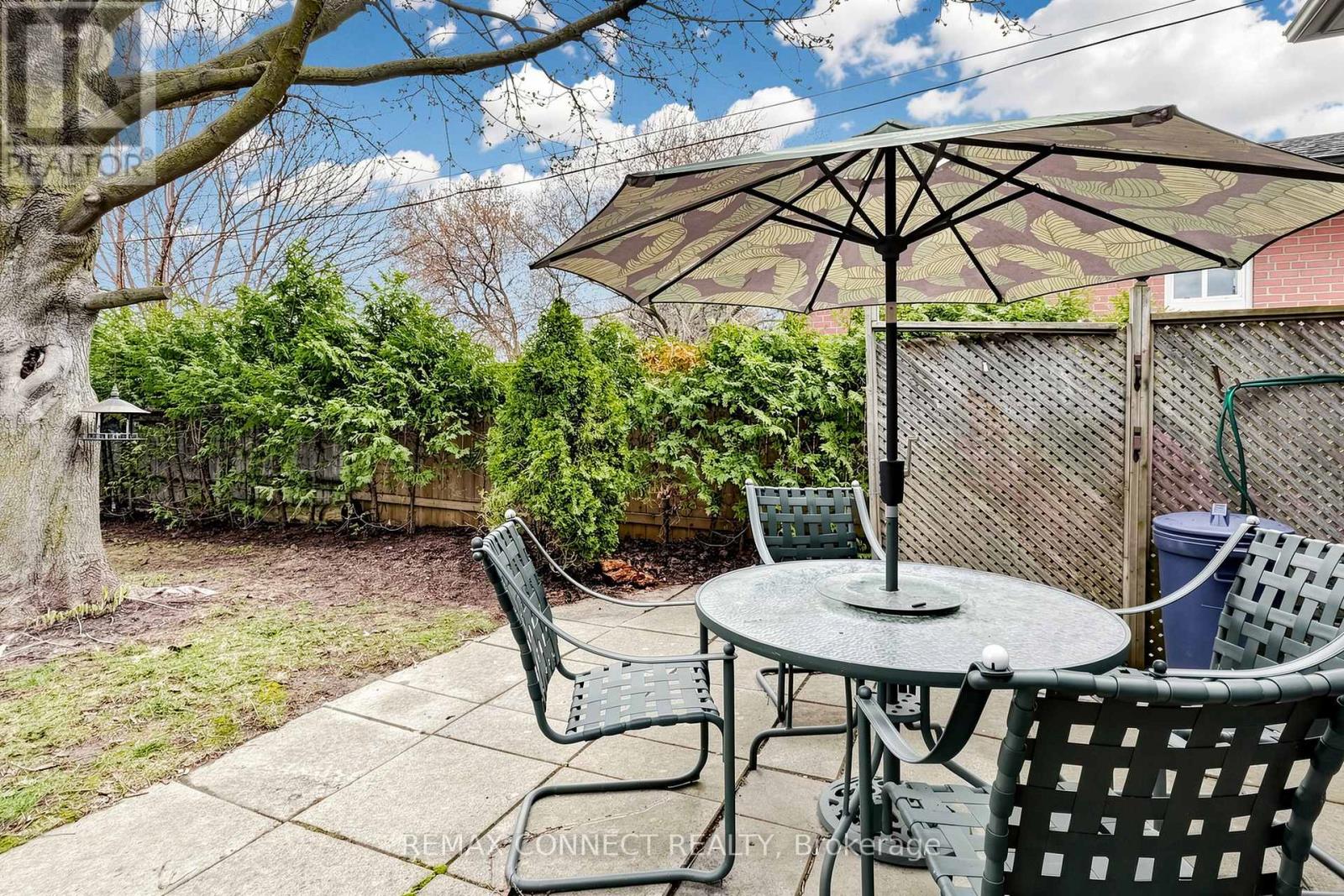 22 WOODGROVE DRIVE - 44