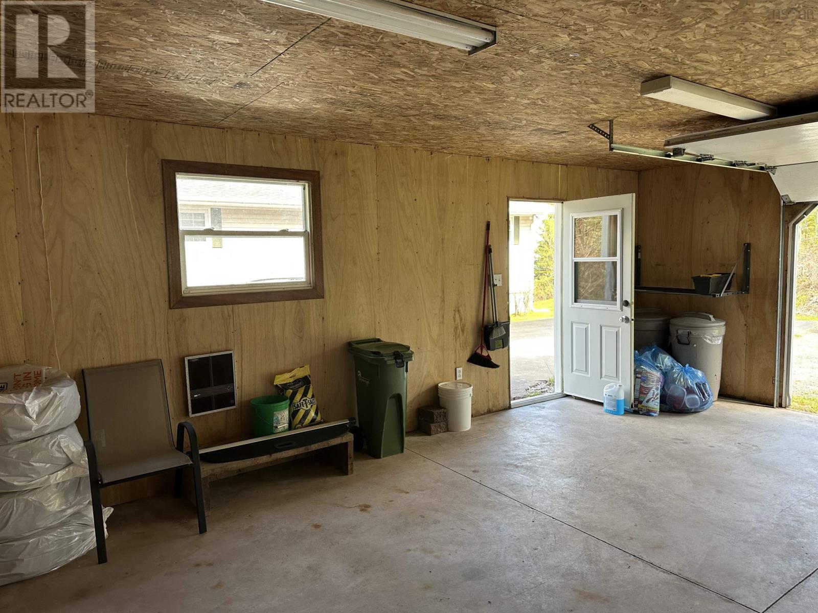 Property 22 of 49 of 10419 16 Highway